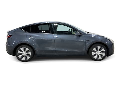 Certified 2023 Tesla Model Y Long Range AWD/4WD image 7