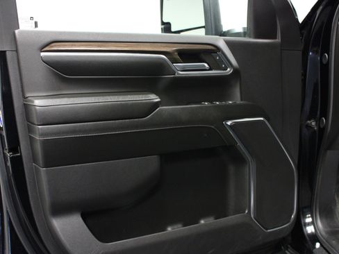 Used 2024 Chevrolet Silverado 2500 LT w/ Midnight Edition image 10