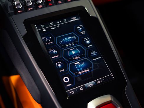 Used 2020 Lamborghini Huracan EVO RWD image 14