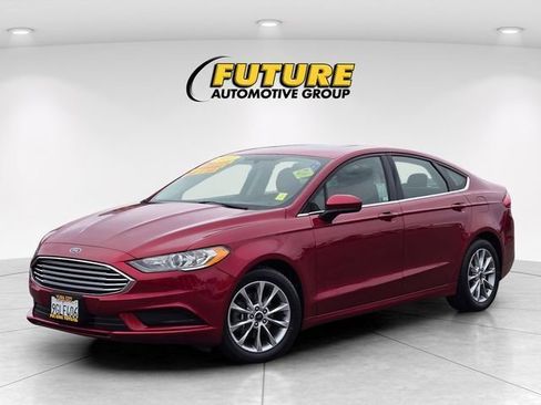 Used 2017 Ford Fusion SE w/ Fusion SE Technology Package FWD image 10