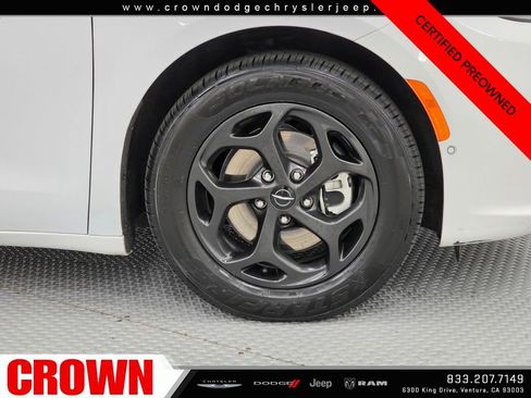 Certified 2024 Chrysler Pacifica Select image 9