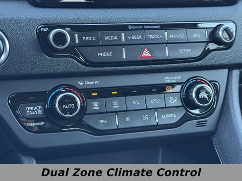 Used 2017 Kia Niro EX image 9