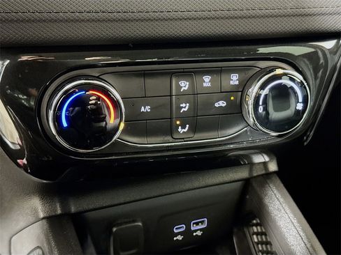 Used 2025 Chevrolet TrailBlazer LT image 13