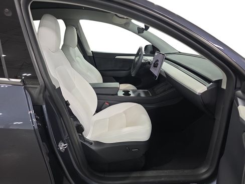 Certified 2023 Tesla Model Y Long Range AWD/4WD image 13