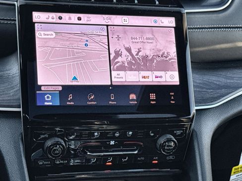 New 2025 Jeep Grand Cherokee Limited w/ Luxury Tech Group II image 18