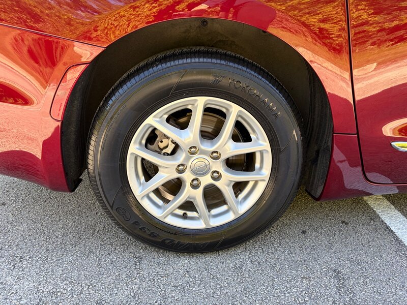 Used 2020 Chrysler Pacifica Touring-L FWD image 28