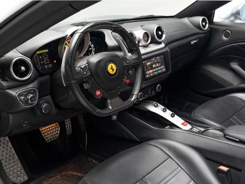 Used 2016 Ferrari California T RWD image 25