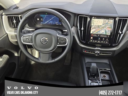 Certified 2025 Volvo XC60 B5 Core image 25