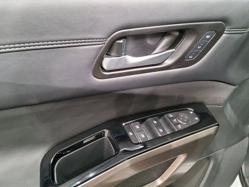 Used 2024 Nissan Pathfinder Platinum image 44