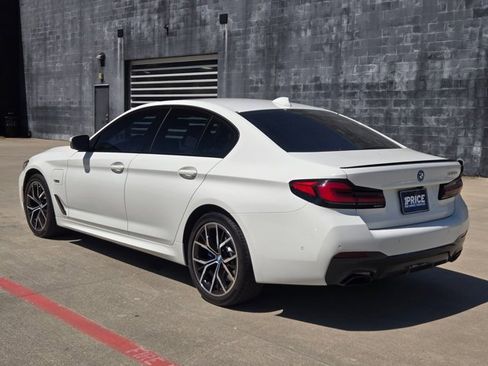 Used 2023 BMW 530e w/ M Sport Package image 7