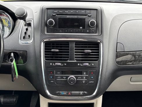 Used 2012 Dodge Grand Caravan Crew FWD image 23