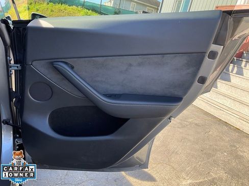 Used 2025 Tesla Model Y Long Range image 60