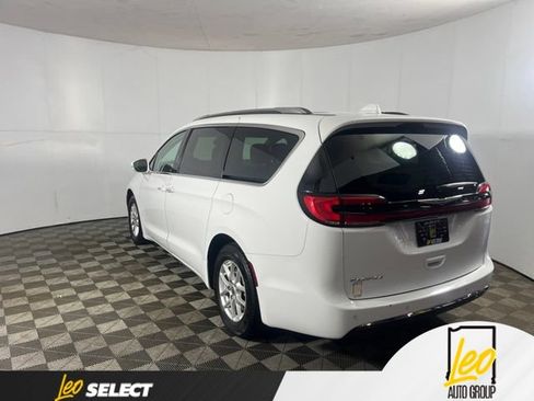 Used 2021 Chrysler Pacifica Touring-L FWD image 7