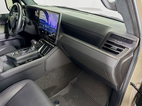 Used 2024 Lexus GX 550 image 31