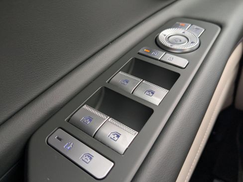 New 2025 Genesis GV80 2.5T Prestige image 19