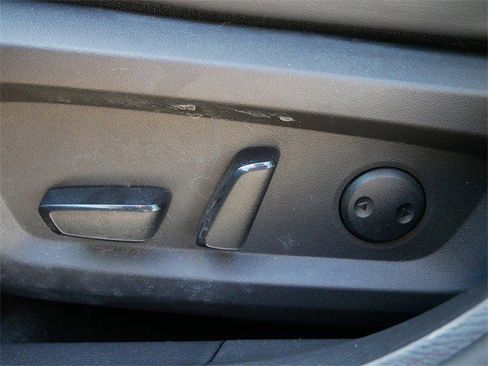 Used 2025 Mitsubishi Outlander SE image 17