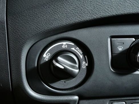 Used 2022 Nissan Frontier PRO-4X w/ Technology Package AWD/4WD image 25