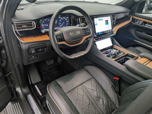 Used 2024 Jeep Grand Wagoneer Series III image 2