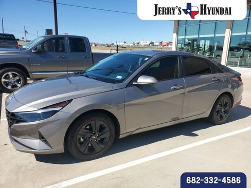 Used 2023 Hyundai Elantra Blue image 1