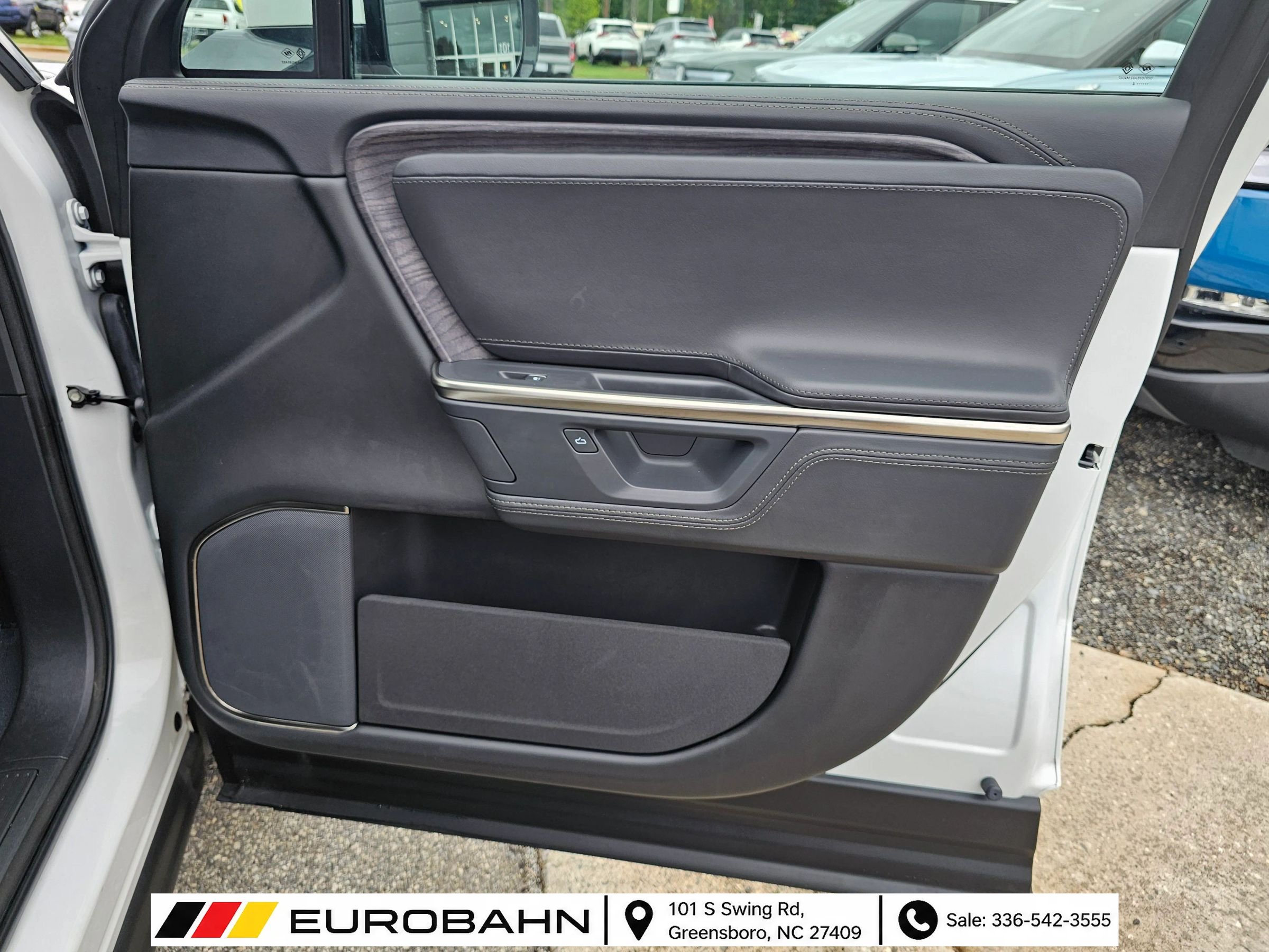 Used 2025 Rivian R1S Adventure Dual AWD/4WD image 31