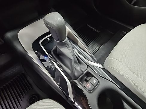 Used 2020 Toyota Corolla LE image 19