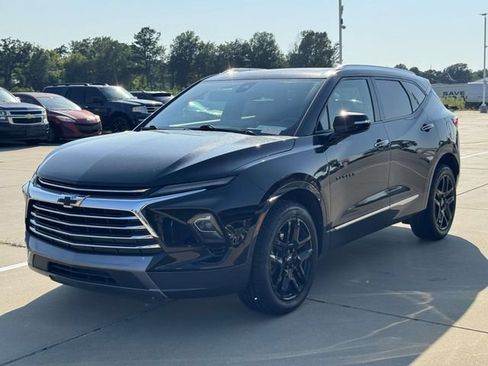 Used 2023 Chevrolet Blazer Premier w/ Enhanced Convenience Package FWD image 3