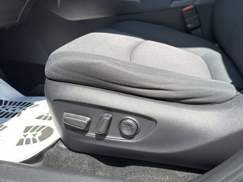 Used 2019 Toyota RAV4 XLE w/ Convenience Package FWD image 10