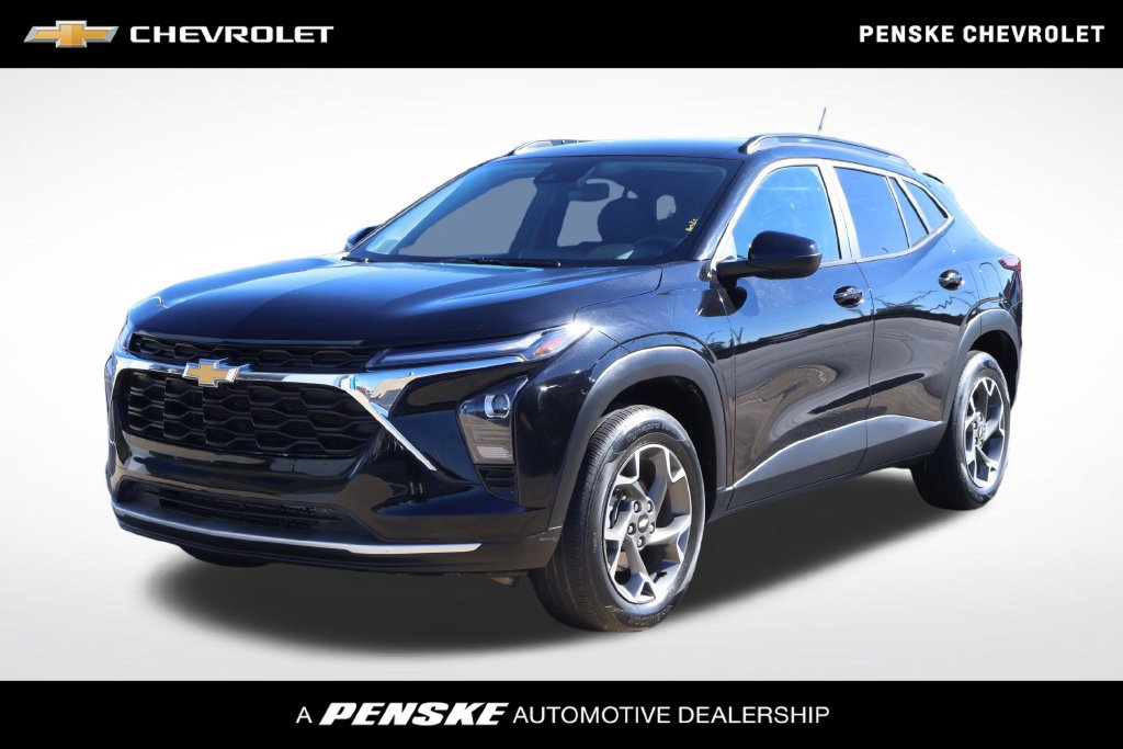 Used 2025 Chevrolet Trax LT FWD image 1