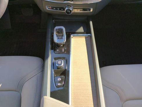 New 2026 Volvo XC60 B5 Plus w/ Protection Package Premier AWD/4WD image 15