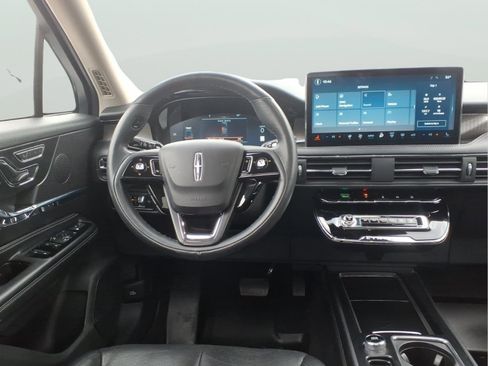 Used 2023 Lincoln Corsair Reserve w/ Equipment Group 201A image 10