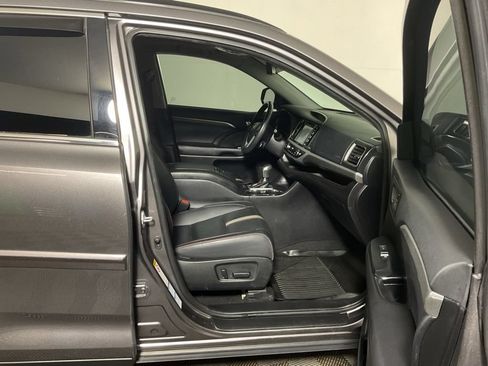 Used 2019 Toyota Highlander SE AWD/4WD image 38