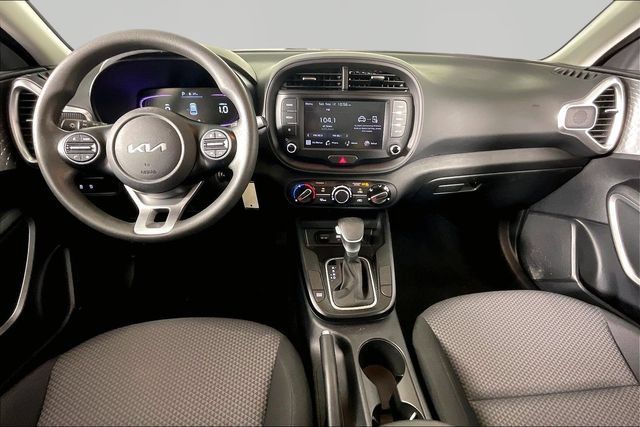 Used 2025 Kia Soul LX w/ LX Technology Package FWD image 5