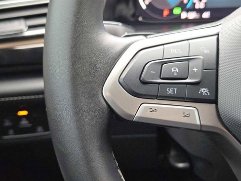 Used 2024 Volkswagen Atlas SE w/ Panoramic Sunroof Package image 27