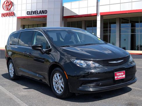 Used 2023 Chrysler Voyager LX FWD image 2