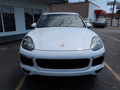Used 2017 Porsche Cayenne AWD/4WD image 2