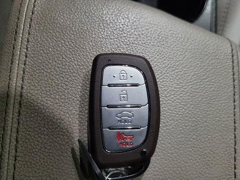 Used 2017 Hyundai Sonata Limited w/ Tech Package 03 FWD image 32