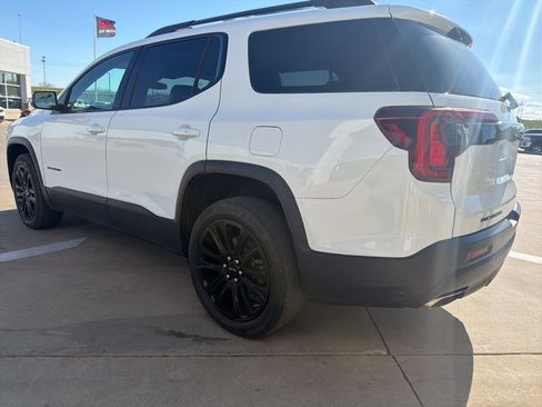 Used 2023 GMC Acadia SLE w/ Driver Convenience Package image 5