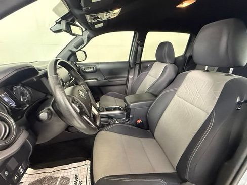 Used 2021 Toyota Tacoma TRD Off-Road w/ Technology Package AWD/4WD image 6