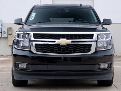 Used 2017 Chevrolet Suburban LT image 16