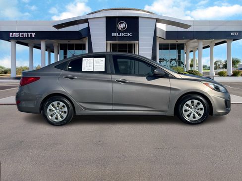 Used 2017 Hyundai Accent SE image 2
