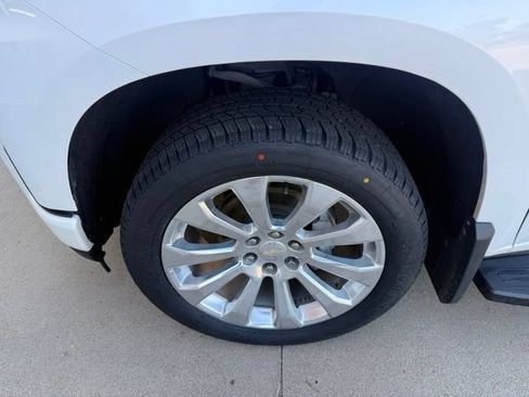 Used 2019 Chevrolet Silverado 1500 High Country w/ Technology Package AWD/4WD image 11