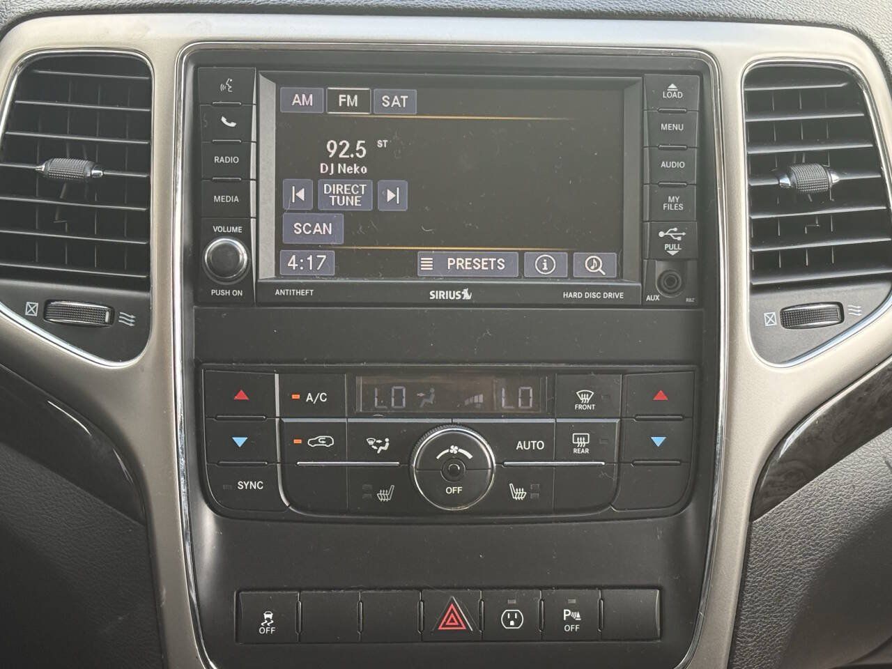 Used 2013 Jeep Grand Cherokee Laredo AWD/4WD image 17
