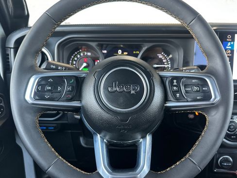 Used 2024 Jeep Wrangler Unlimited Sahara w/ Safety Group AWD/4WD image 22