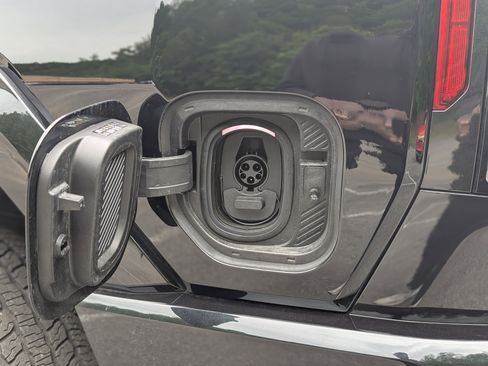 Used 2025 GMC Hummer EV 2X AWD/4WD image 37