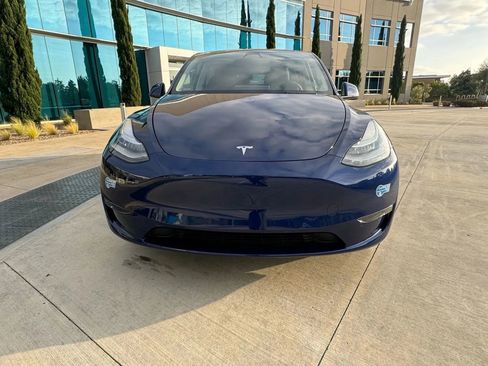 Used 2022 Tesla Model Y Long Range AWD/4WD image 3