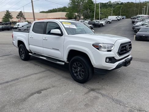 Certified 2023 Toyota Tacoma SR5 AWD/4WD image 6