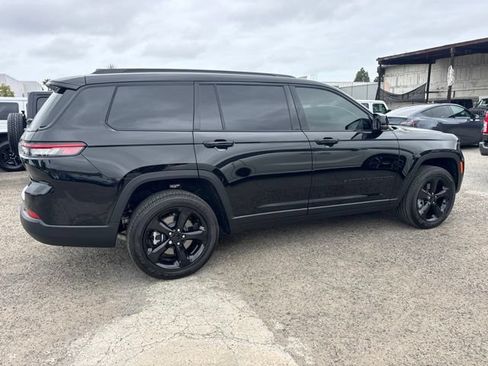 Used 2025 Jeep Grand Cherokee L Altitude AWD/4WD image 5
