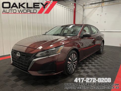 Used 2025 Nissan Altima 2.5 SV FWD image 1