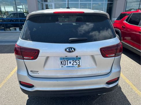 Used 2019 Kia Sorento FWD V6 image 5