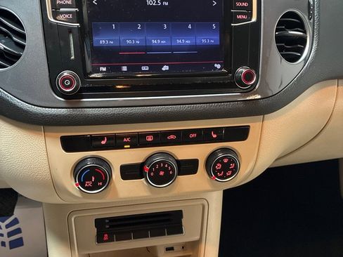 Used 2017 Volkswagen Tiguan S image 22